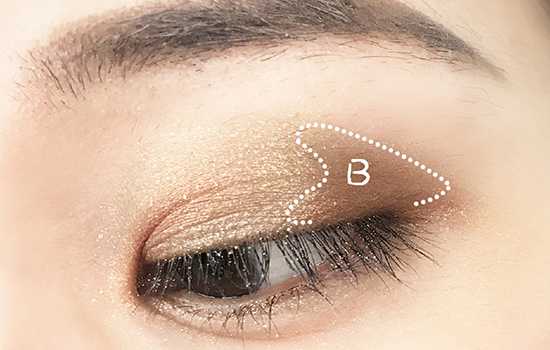 粉棕色眼妆怎么画 粉棕色眼妆画法教程图解
