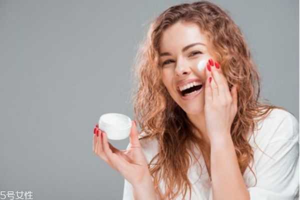 晚上需要擦霜吗