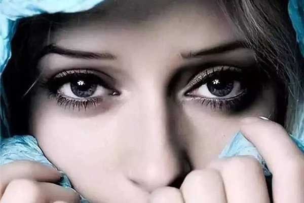 种完睫毛可以化妆吗