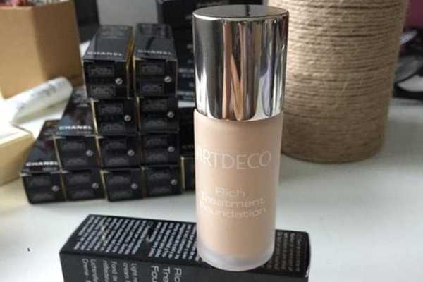 雅蔻粉底霜适合什么肤质？雅蔻粉底霜卡粉吗