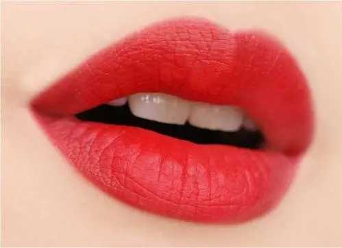 染唇液放久了会干吗 染唇液放久了会干吗