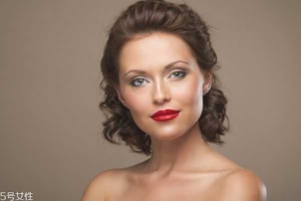 润唇膏可以天天用吗 唇膏的使用须知