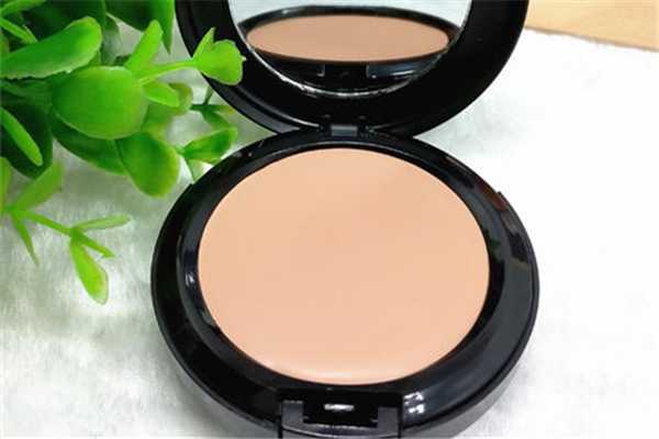 粉底该怎么正确使用 粉底该怎么正确使用