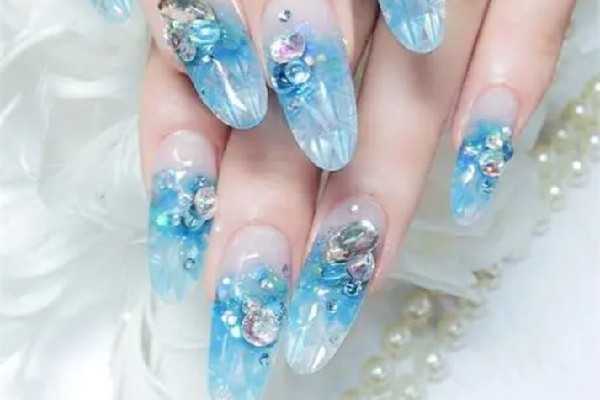 水晶甲是什么样的 水晶甲是什么样的