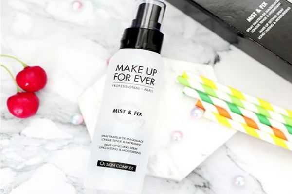 干皮定妆用什么好?定妆用散粉好还是粉饼好 干皮定妆用什么好?定妆用散粉好还是粉饼好