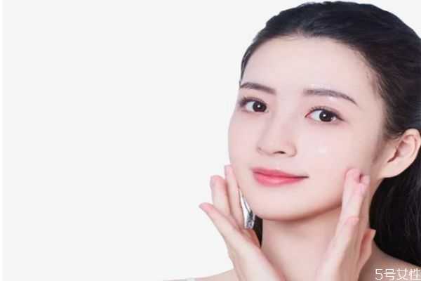 为什么女生月经前爱长痘？月经期间长痘痘怎么办