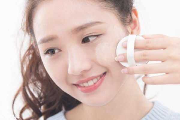 粉扑使用之前需要打湿吗？使用粉扑需要注意什么