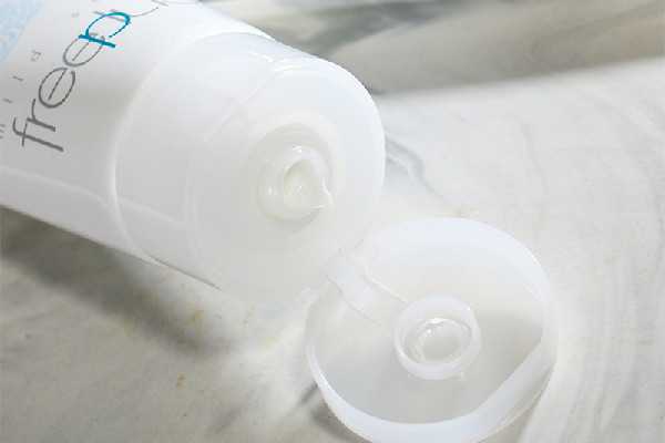 芙丽芳丝洗面奶适合油性痘痘肌吗 芙丽芳丝洗面奶适合油性痘痘肌吗