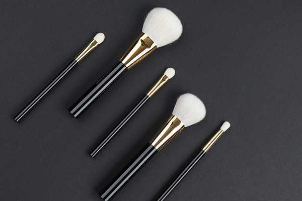 化妆刷会发霉吗 化妆刷会发霉吗