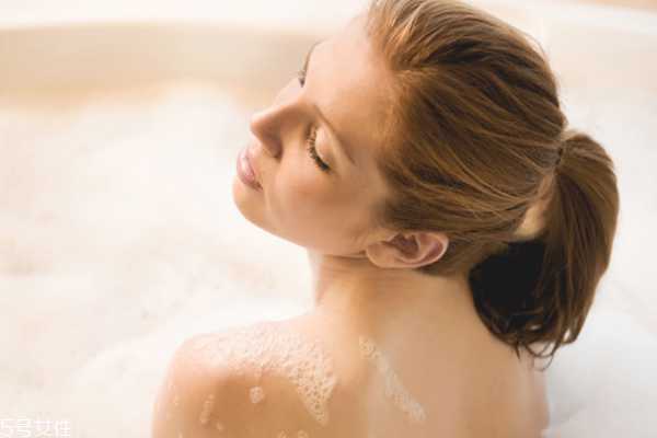 控油洗面奶什么时候用