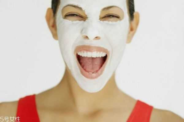 敷面膜脸上有点刺痛正常吗