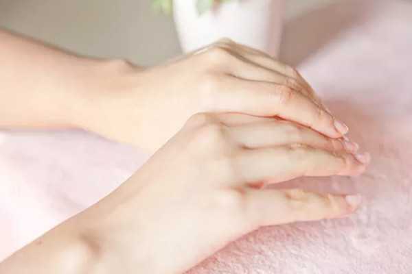 手膜白天可以用吗 手膜白天可以用吗