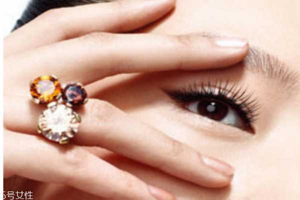 黑眼圈眼袋很严重怎么办