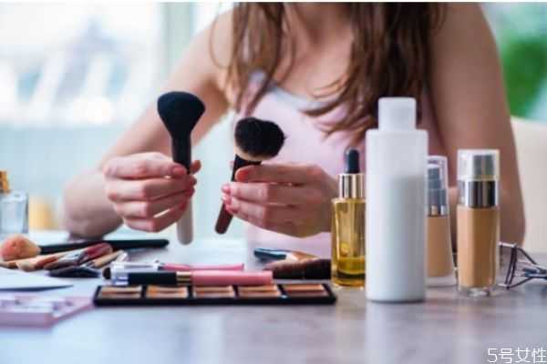 妆前乳能隔离彩妆么?妆前乳可以用什么替代 妆前乳能隔离彩妆么?妆前乳可以用什么替代