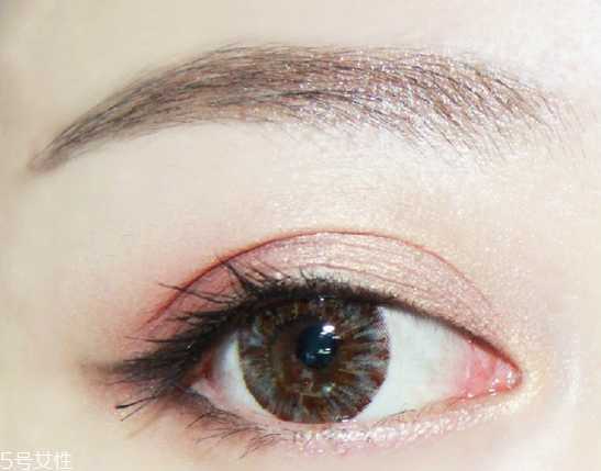 粉紫色眼妆怎么画？粉色和紫色眼影的画法