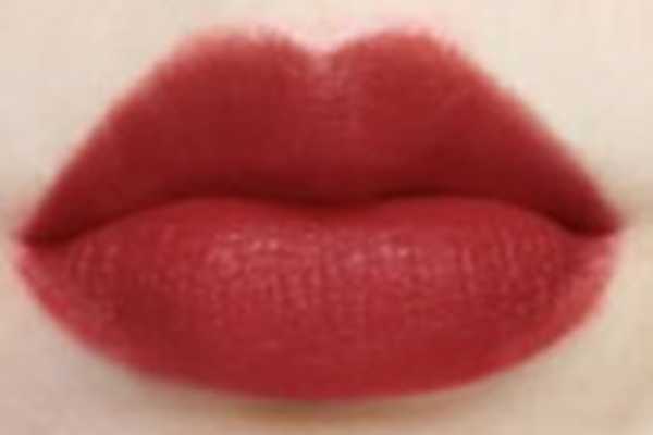 黑皮肤适合的唇釉颜色