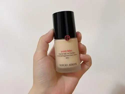 阿玛尼权利粉底液适合干性还是油性 阿玛尼权利粉底液适合干性还是油性