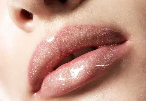 唇彩显唇纹吗 唇彩显唇纹吗