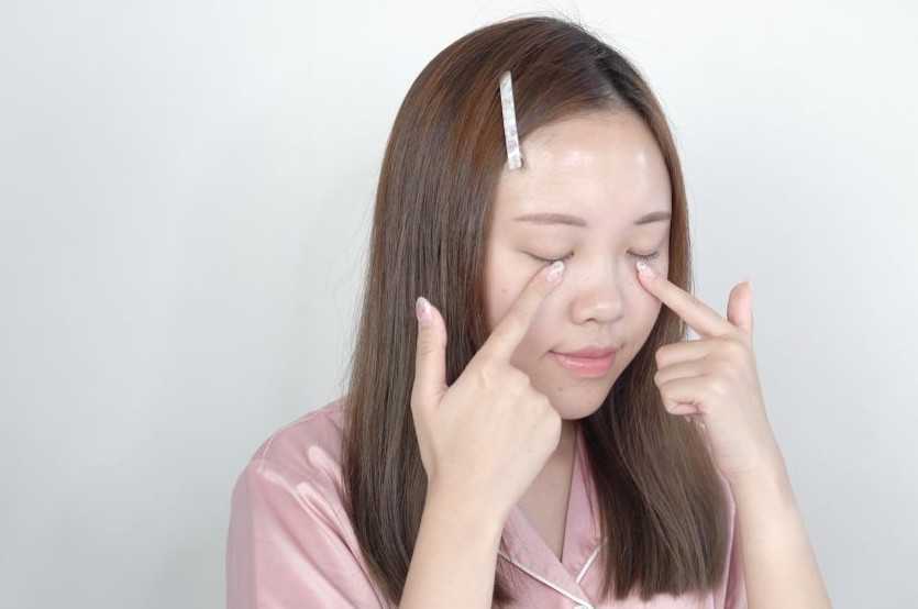 如何快速消除眼部浮肿