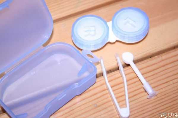 新买的美瞳伴侣盒怎么清洗 新买的美瞳伴侣盒怎么清洗