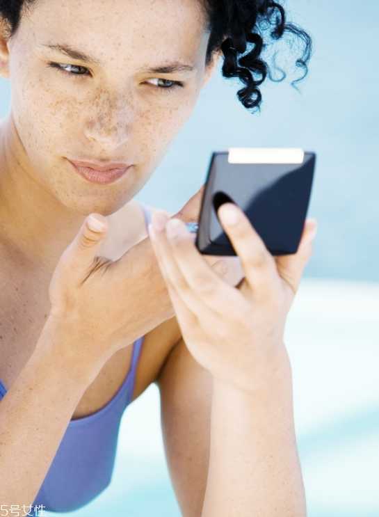 皮肤晒黑了多久能恢复