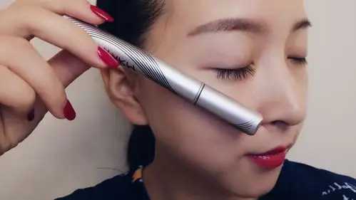 睫毛膏用洗面奶能洗掉吗 睫毛膏用洗面奶能洗掉吗