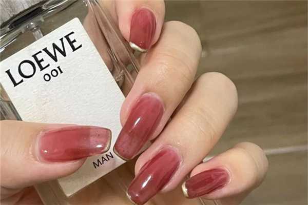 延长甲和甲片哪个更牢固 延长甲和甲片哪个更牢固