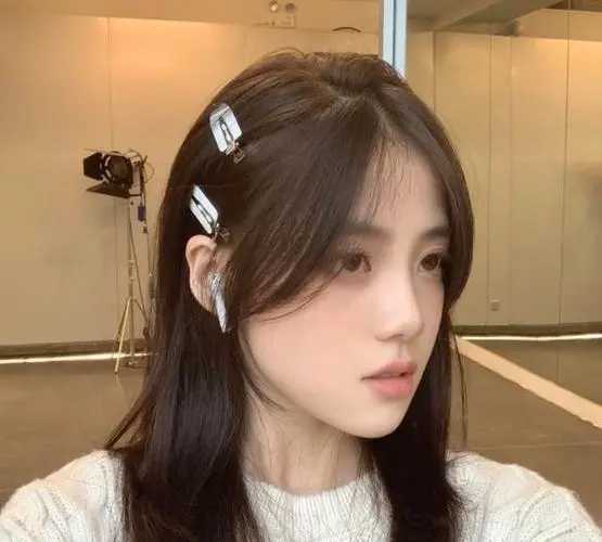 八字刘海适合什么脸型?鹅蛋脸、梨形脸都非常适合哦 八字刘海适合什么脸型?鹅蛋脸、梨形脸都非常适合哦