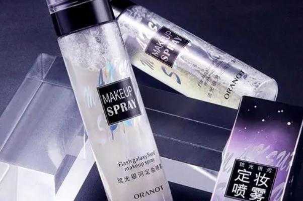 定妆喷雾要干了之后再化妆吗 定妆喷雾要干了之后再化妆吗