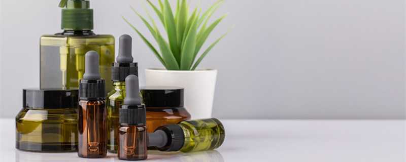 玫瑰精油能直接涂脸吗 玫瑰精油能直接涂脸吗