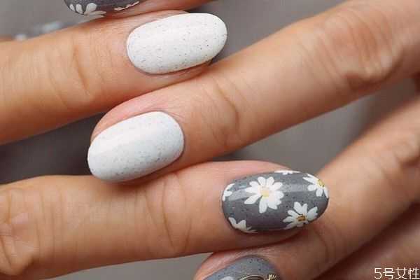 美甲多长时间需要卸掉？美甲做了多久就要卸