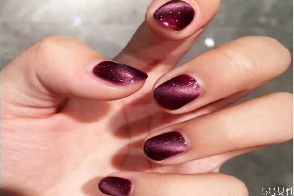 猫眼石美甲的做法是什么？秋冬适合的猫眼美甲有哪些