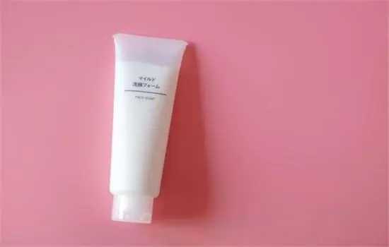 洗面奶的保质期有多久?过期还能再用吗 洗面奶的保质期有多久?过期还能再用吗