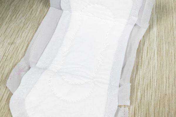 月经期间隔多久需换一次卫生巾？