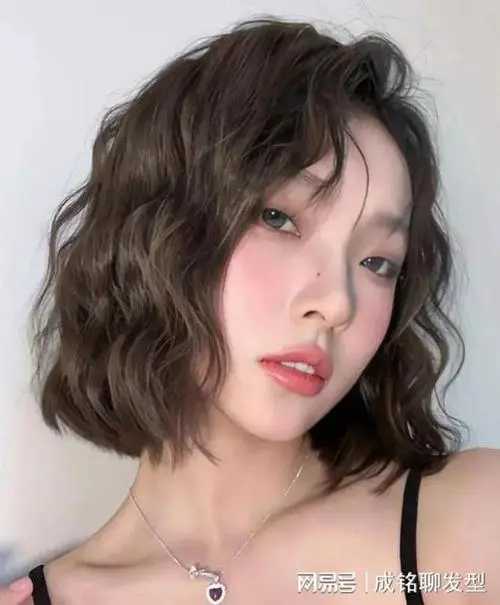 50岁中老年烫发发型 50岁中老年烫发发型