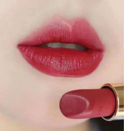 唇色深的人适合什么颜色的口红？轻松找到适合你的那一款