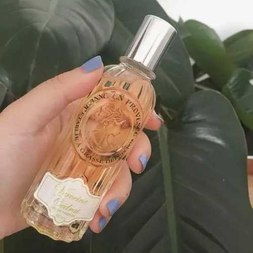 20岁女生适合用哪款香水