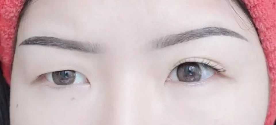 先画眼影还是先贴双眼皮？初学者该怎么贴双眼皮