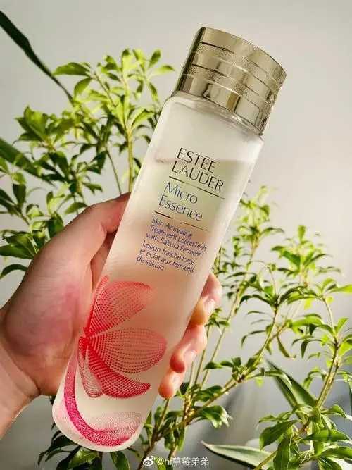 雅诗兰黛樱花微精华和兰蔻极光水哪个好用 雅诗兰黛樱花微精华和兰蔻极光水哪个好用