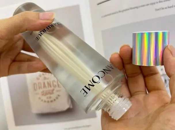 雅诗兰黛樱花微精华和兰蔻极光水哪个好用 雅诗兰黛樱花微精华和兰蔻极光水哪个好用