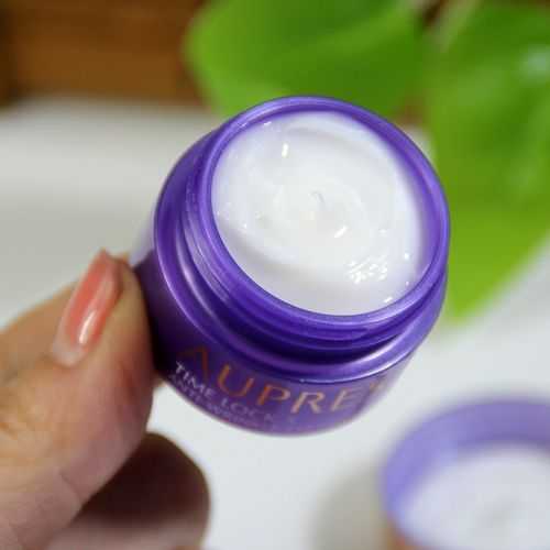 欧珀莱眼霜适合什么年龄?欧珀莱眼霜适合肤质 欧珀莱眼霜适合什么年龄?欧珀莱眼霜适合肤质