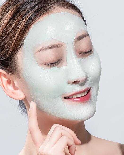 脸上为什么会长黑头？粉刺形成的原因