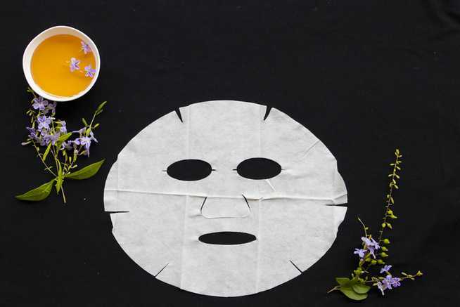 敷完面膜脸老是干干的是怎么回事？敷面膜的最佳时间