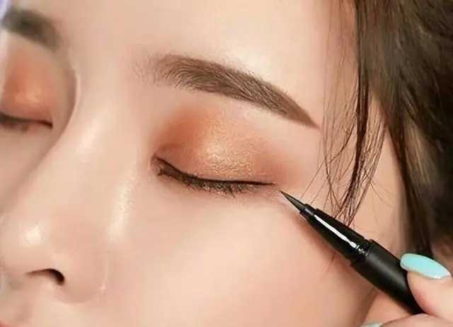 化妆怎么画好看？