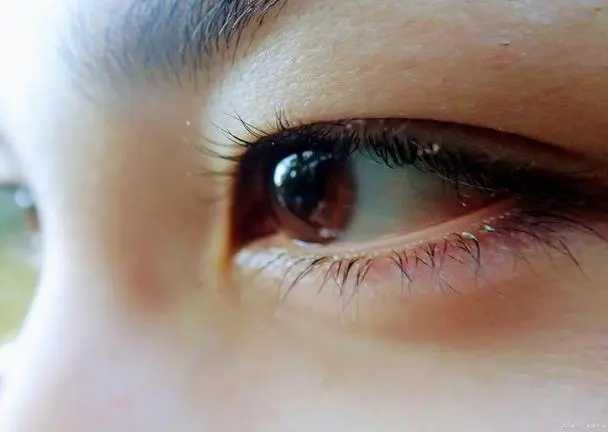 带美瞳对眼睛有什么伤害吗?美瞳一天可以带几个小时呢 带美瞳对眼睛有什么伤害吗?美瞳一天可以带几个小时呢