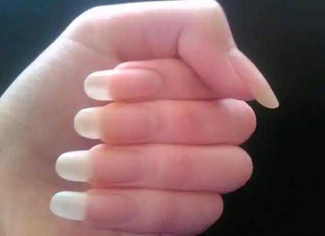 指甲应该不应该留太长?指甲油有什么种类 指甲应该不应该留太长?指甲油有什么种类