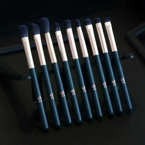 眼影刷尺寸怎么选？如何选择和使用眼影刷