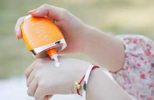 隔离霜在防晒霜前还是后? 隔离霜在防晒霜前还是后?