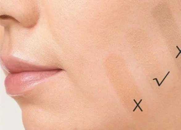 用白色的粉底液为什么还会暗沉 用白色的粉底液为什么还会暗沉