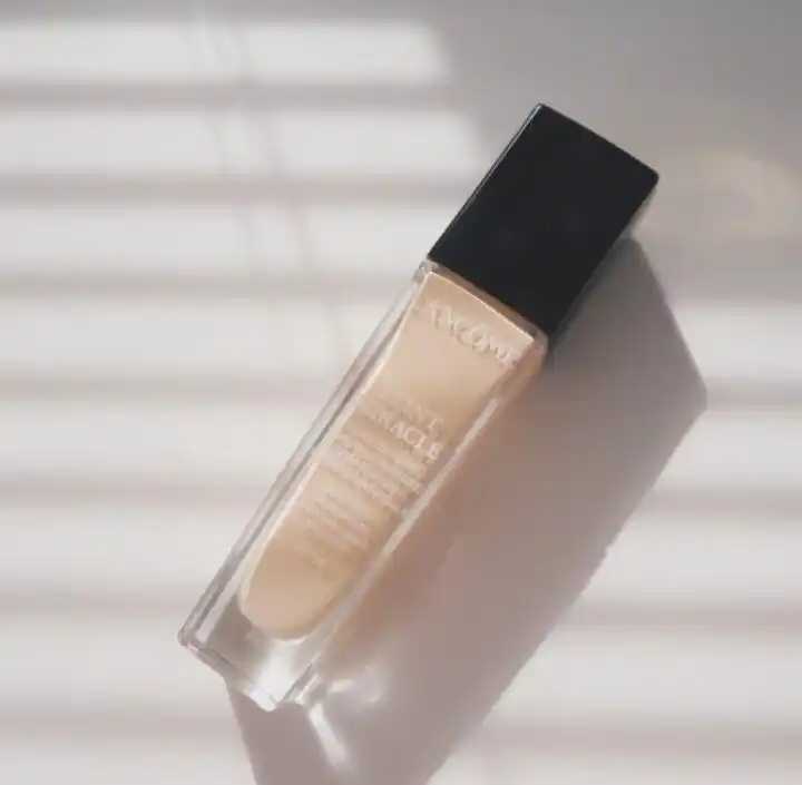 粉底液太阳晒了还能用吗